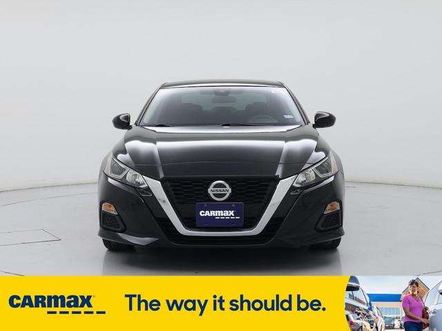 Photo of 2021 Black Nissan Altima