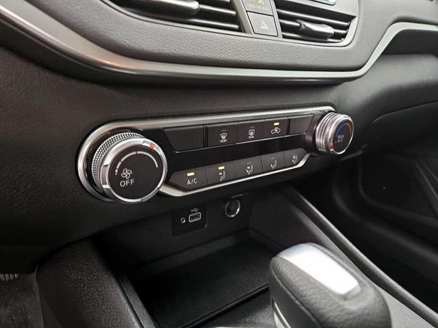 Photo of 2021 Black Nissan Altima