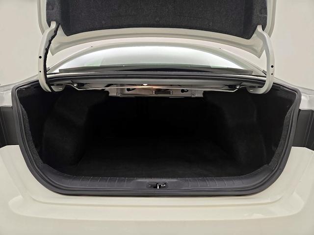 Photo of 2021 White Nissan Altima