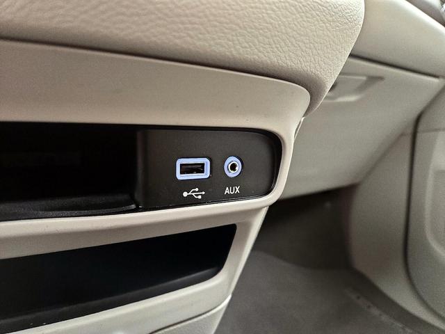 Photo of 2017 White Chrysler Pacifica