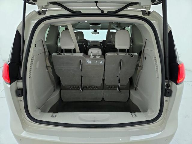 Photo of 2017 White Chrysler Pacifica