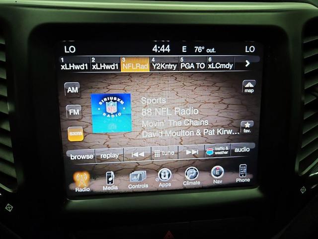 Photo of 2015 White Jeep Cherokee