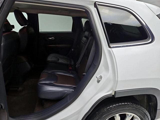 Photo of 2015 White Jeep Cherokee