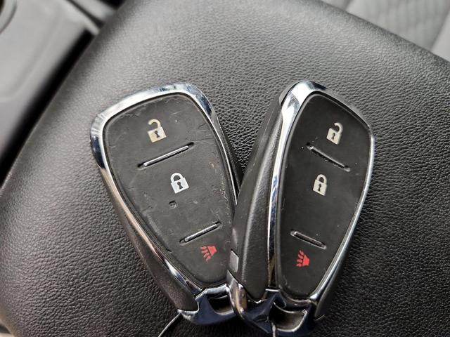 Photo of 2018 White Chevrolet Equinox