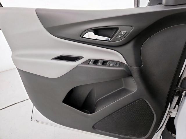 Photo of 2018 White Chevrolet Equinox