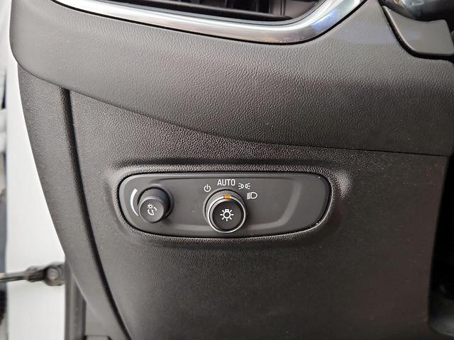 Photo of 2018 White Chevrolet Equinox