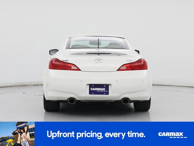 Photo of 2015 White INFINITI Q60