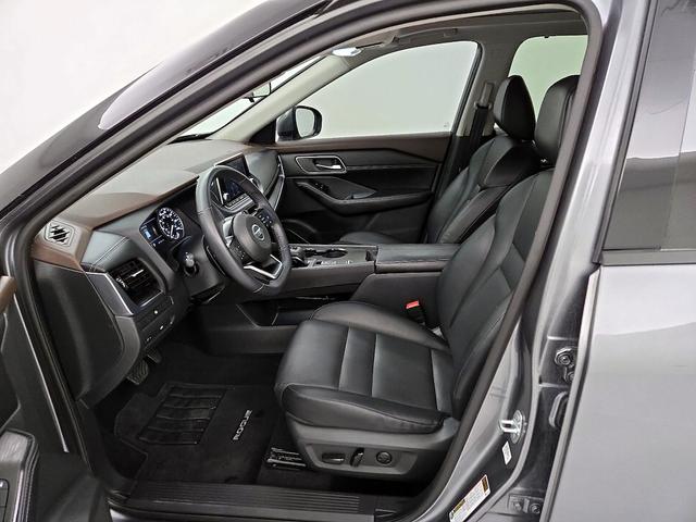 Photo of 2021 Gray Nissan Rogue