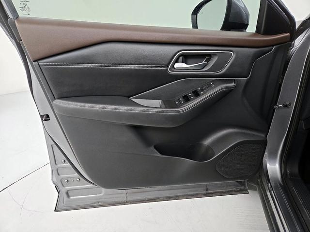 Photo of 2021 Gray Nissan Rogue