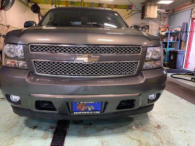 Photo of 2011 Taupe Gray Metallic Chevrolet Avalanche