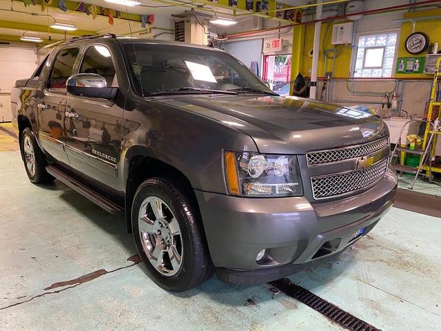 Photo of 2011 Taupe Gray Metallic Chevrolet Avalanche