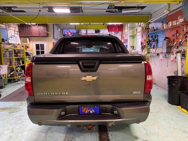 Photo of 2011 Taupe Gray Metallic Chevrolet Avalanche