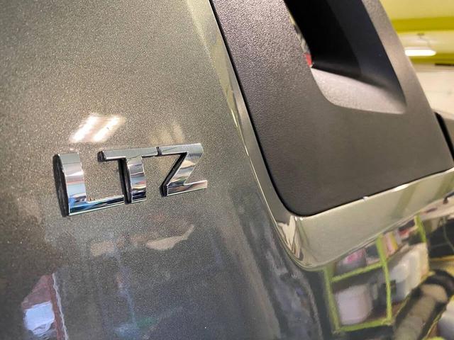 Photo of 2011 Taupe Gray Metallic Chevrolet Avalanche