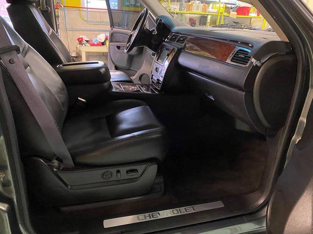Photo of 2011 Taupe Gray Metallic Chevrolet Avalanche