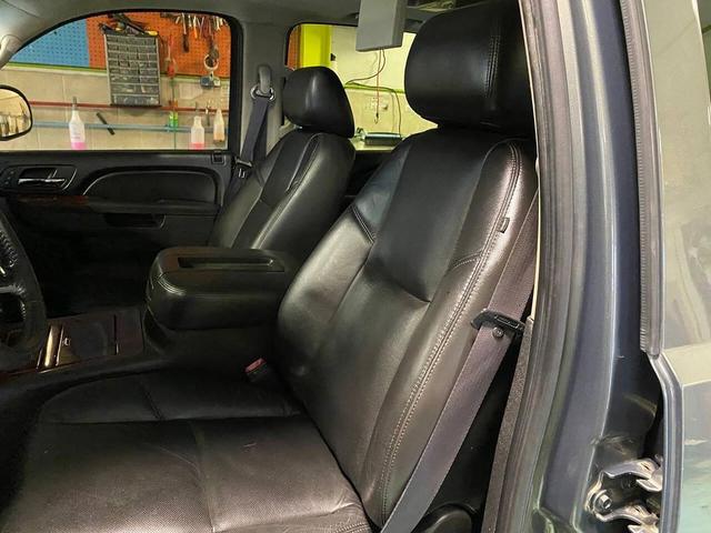 Photo of 2011 Taupe Gray Metallic Chevrolet Avalanche