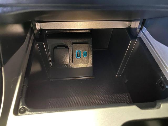 Photo of 2020 Agate Black Metallic Ford Explorer