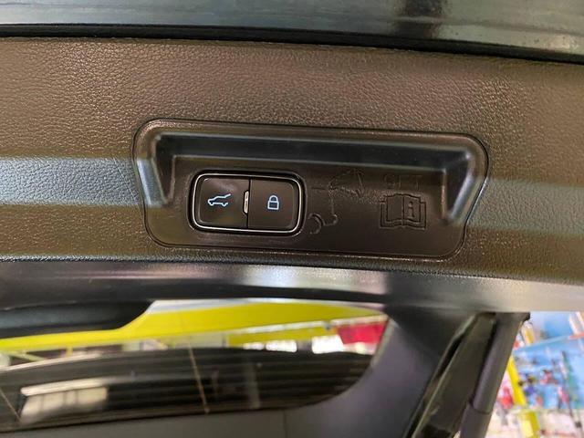Photo of 2020 Agate Black Metallic Ford Explorer