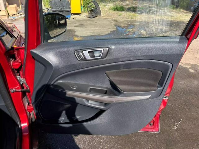 Photo of 2019 Ruby Red Metallic Tinted Clearcoat Ford EcoSport