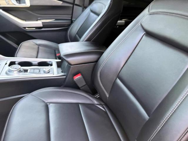 Photo of 2023 Agate Black Metallic Ford Explorer