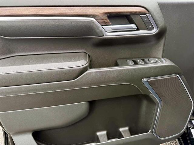 Photo of 2023 Black Chevrolet Silverado 1500