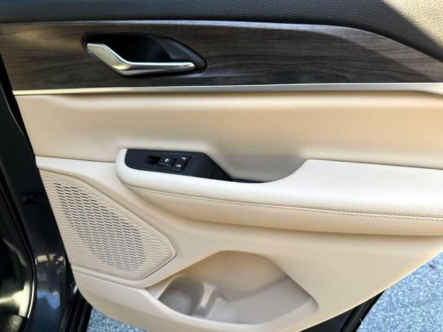 Photo of 2024 Metallic Jeep Grand Cherokee
