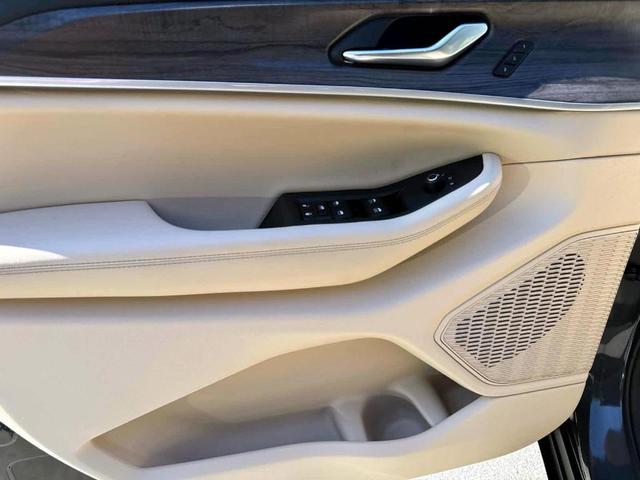 Photo of 2024 Metallic Jeep Grand Cherokee