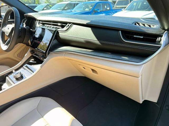Photo of 2024 Metallic Jeep Grand Cherokee