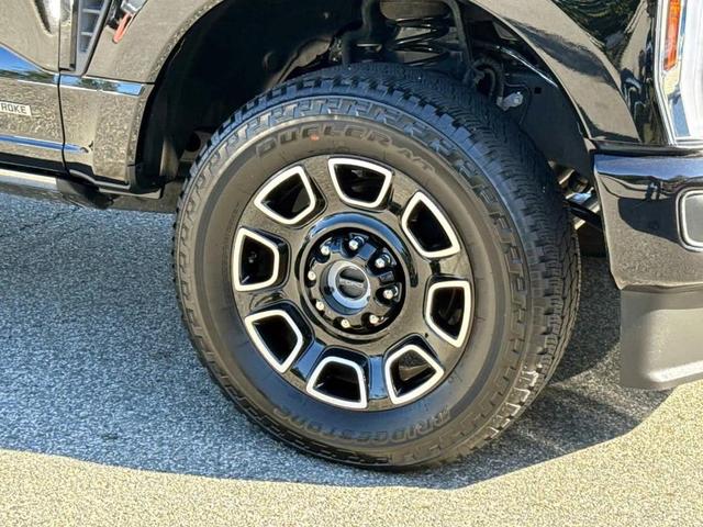 Photo of 2025 Agate Black Metallic Ford F-250