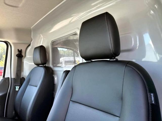 Photo of 2025 Oxford White Ford Transit-250