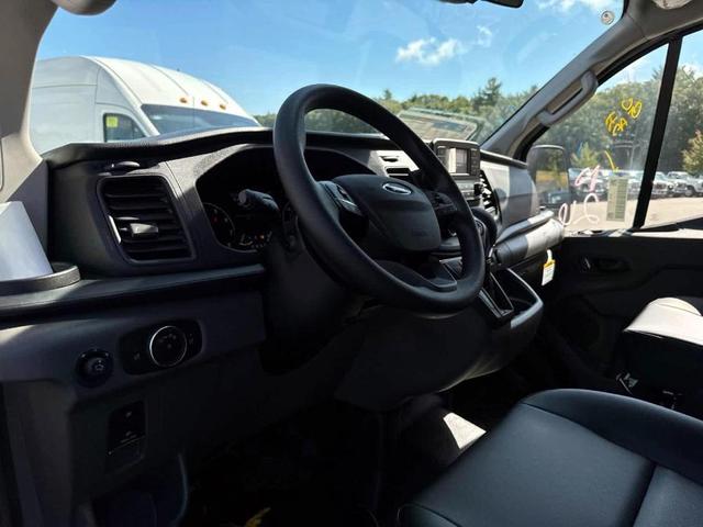 Photo of 2025 Oxford White Ford Transit-250