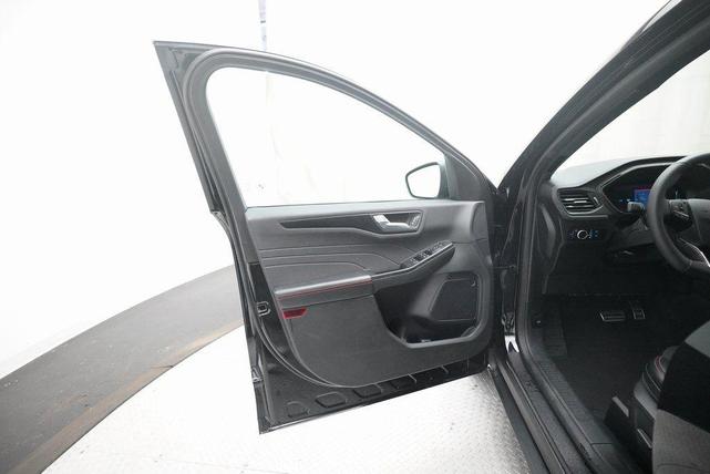 Photo of 2024 Black Metallic Ford Escape