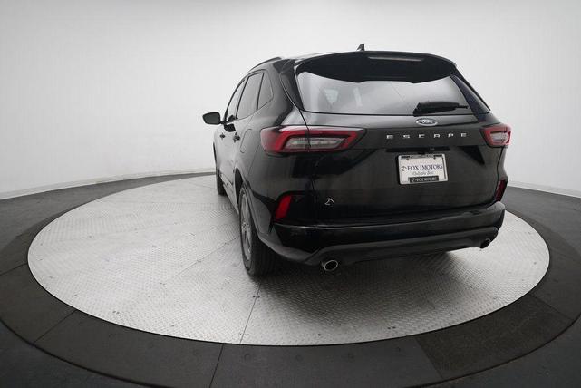 Photo of 2024 Black Metallic Ford Escape
