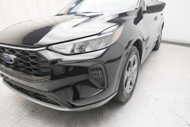 Photo of 2024 Black Metallic Ford Escape