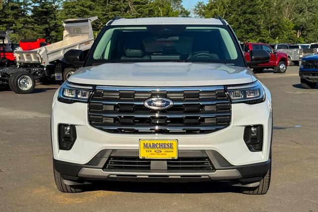 Photo of 2025 White Ford Explorer