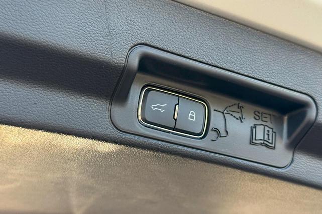 Photo of 2025 White Ford Explorer