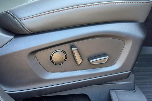 Photo of 2025 White Ford Explorer