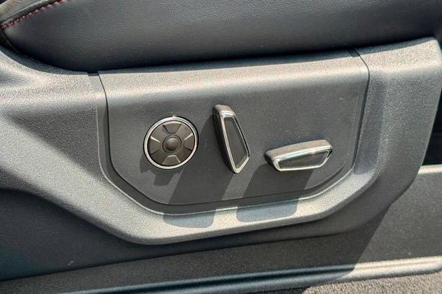 Photo of 2022 Black Ford F-350