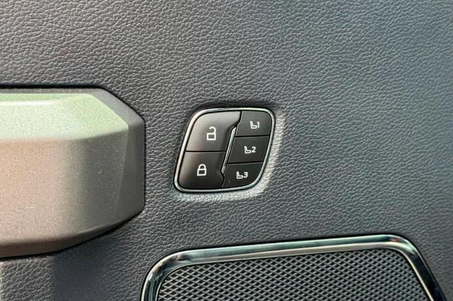 Photo of 2022 Black Ford F-350