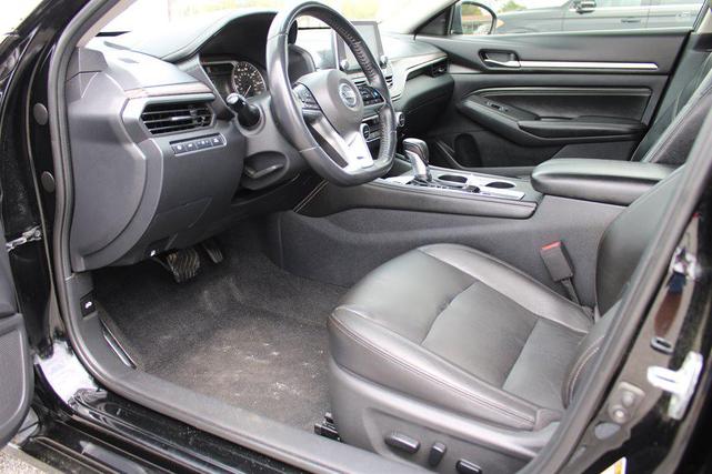 Photo of 2019 Super Black Nissan Altima