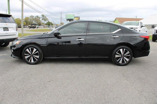 Photo of 2019 Super Black Nissan Altima