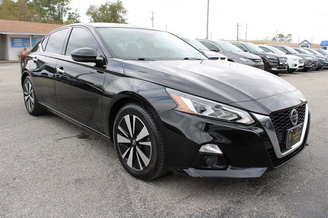 Photo of 2019 Super Black Nissan Altima