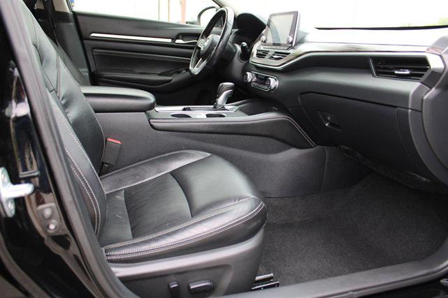Photo of 2019 Super Black Nissan Altima