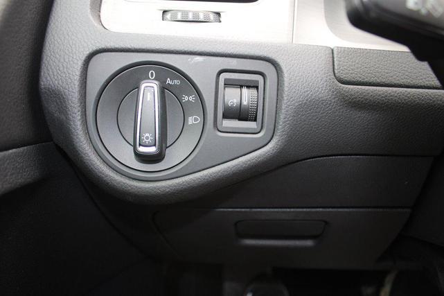 Photo of 2016 Grey Volkswagen Golf SportWagen