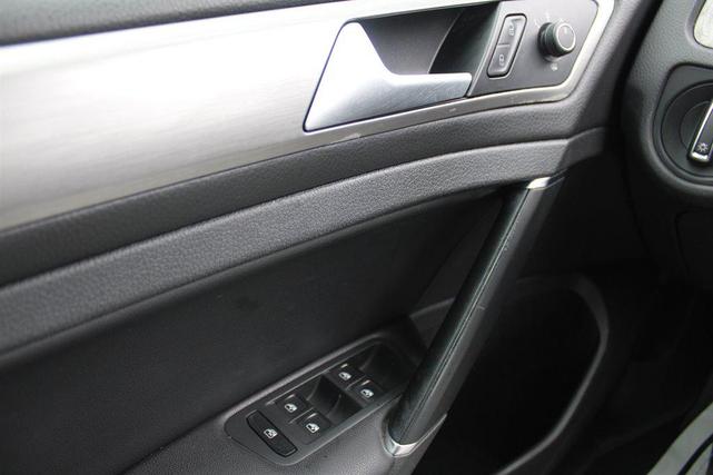 Photo of 2016 Grey Volkswagen Golf SportWagen