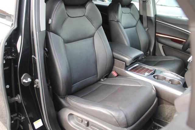 Photo of 2016 Crystal Black Pearl Acura MDX
