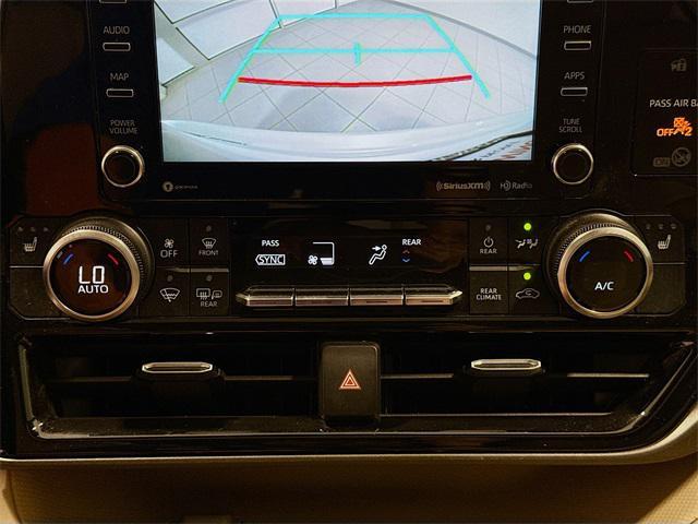 Photo of 2022 Wind Chill Pearl Toyota Highlander Hybrid