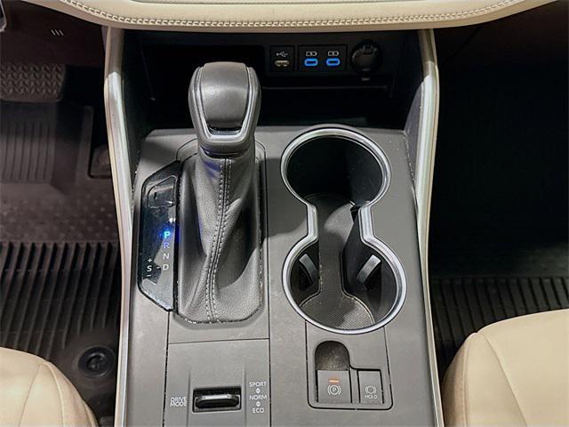 Photo of 2022 Wind Chill Pearl Toyota Highlander Hybrid