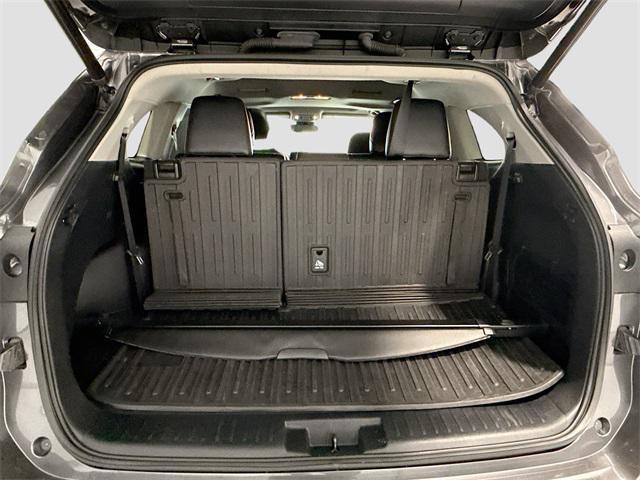 Photo of 2022 Gray Toyota Highlander Hybrid