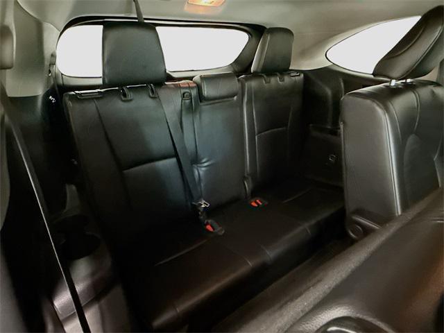 Photo of 2022 Gray Toyota Highlander Hybrid