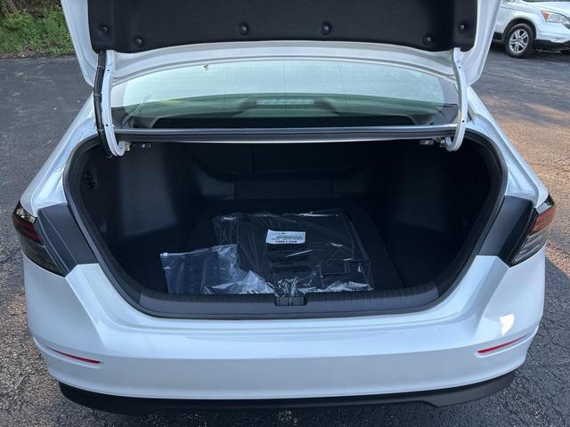 Photo of 2025 Platinum White Pearl Honda Accord Hybrid